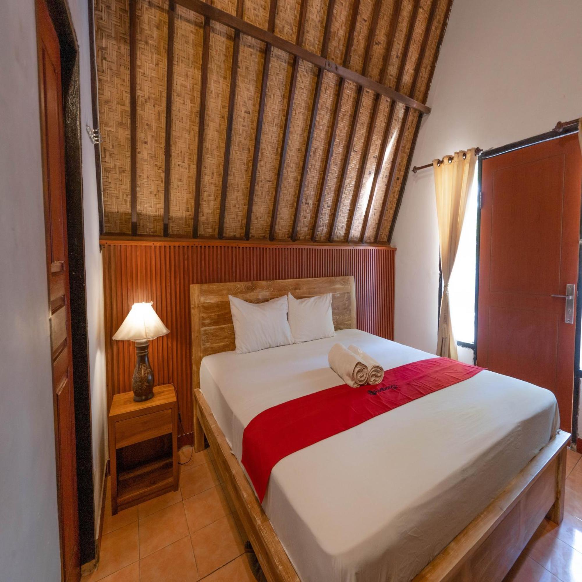 Отель Reddoorz At Ocean 2 Гили Траванган Экстерьер фото