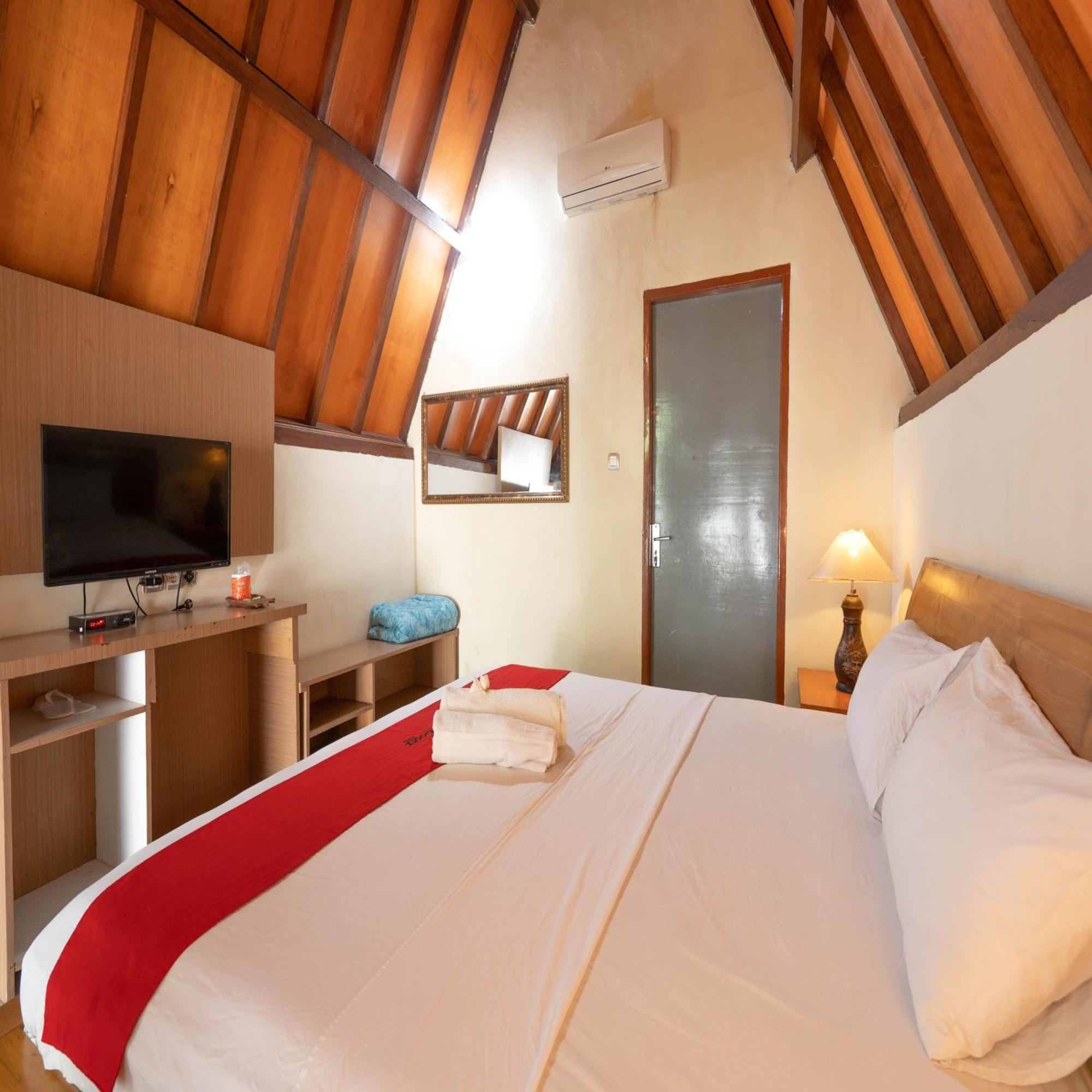 Отель Reddoorz At Ocean 2 Гили Траванган Экстерьер фото