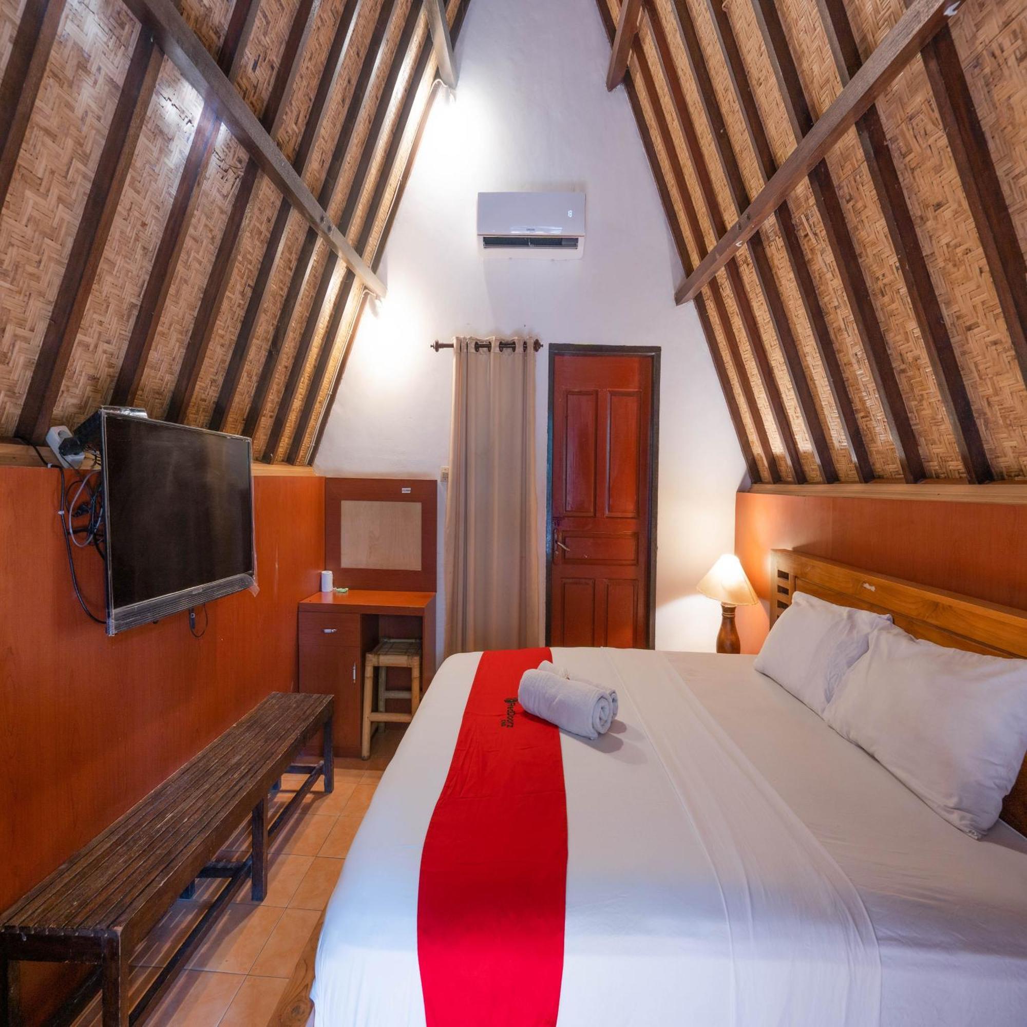 Отель Reddoorz At Ocean 2 Гили Траванган Экстерьер фото