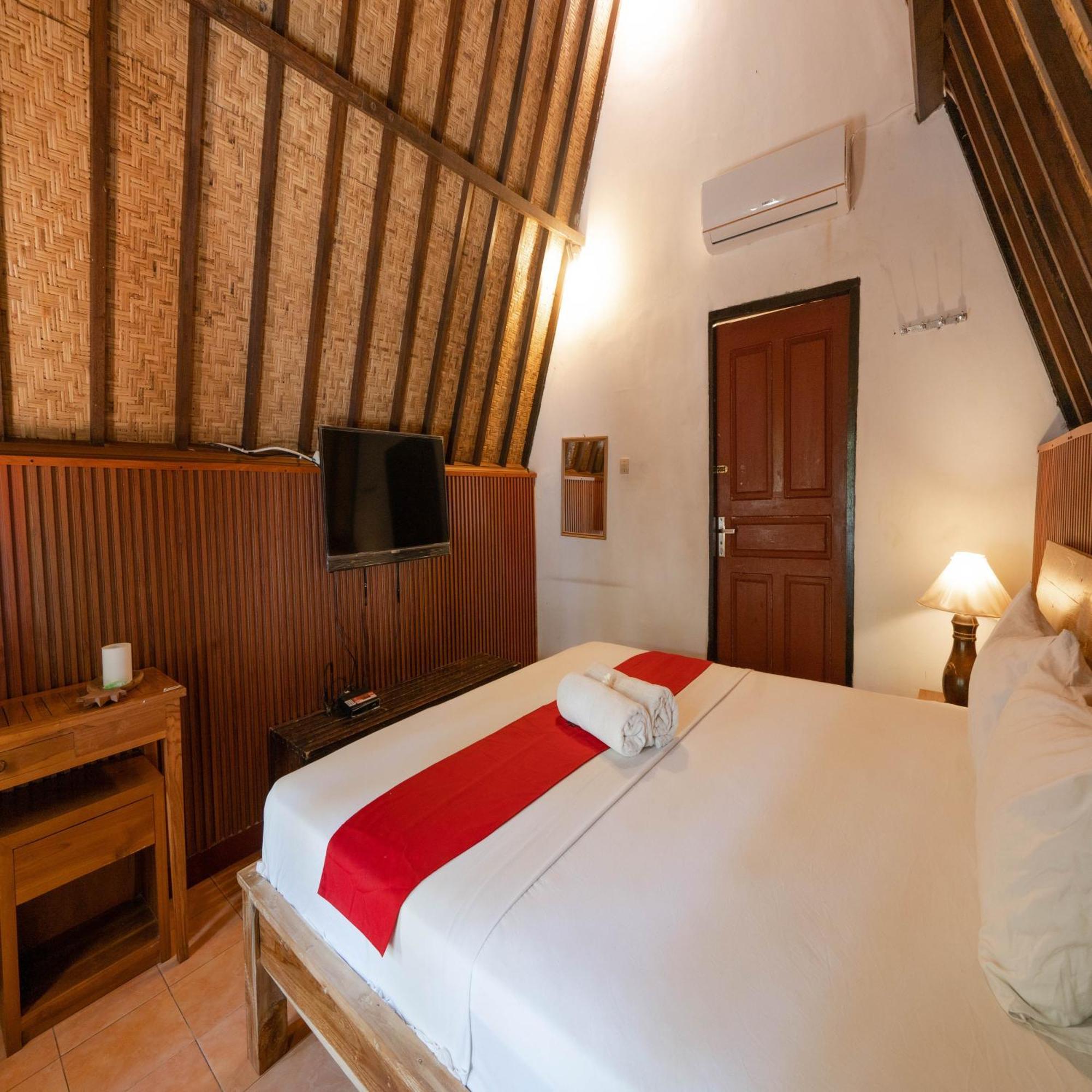 Отель Reddoorz At Ocean 2 Гили Траванган Экстерьер фото