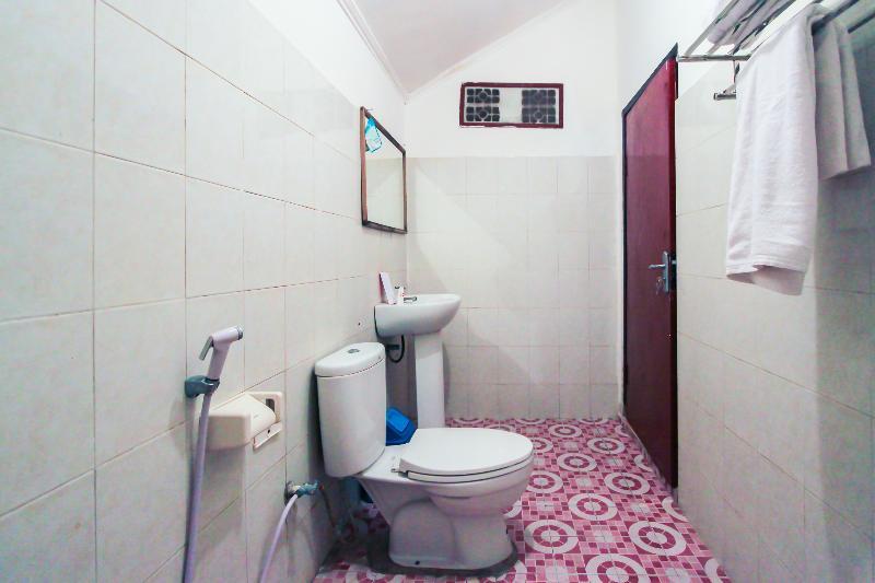 Отель Reddoorz At Ocean 2 Гили Траванган Экстерьер фото